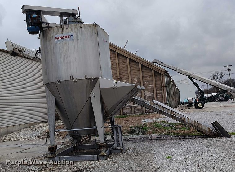 image for item IH9392 Yargus vertical fertilizer blender