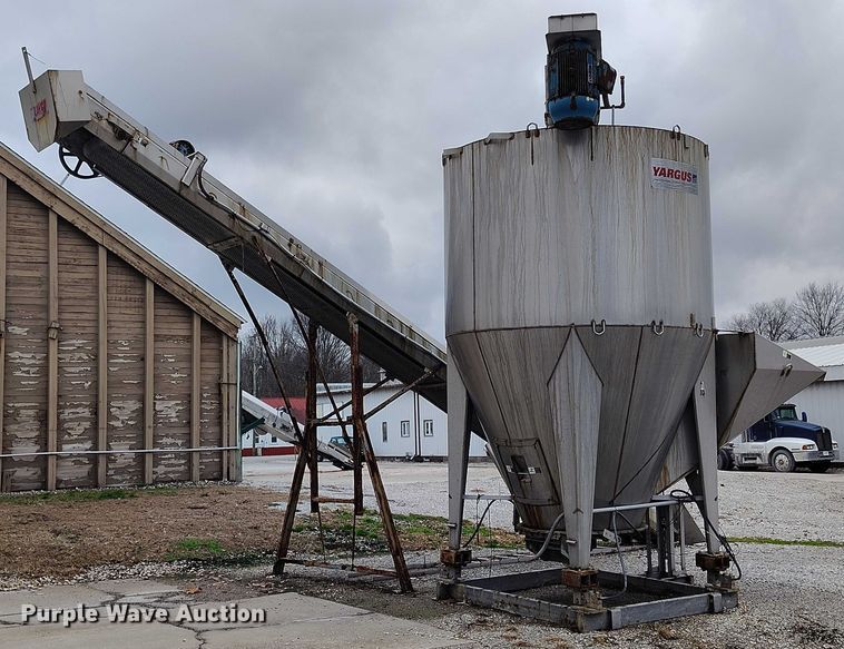 image for item IH9392 Yargus vertical fertilizer blender