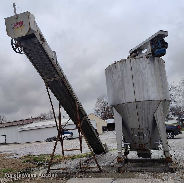 image for item IH9392 Yargus vertical fertilizer blender