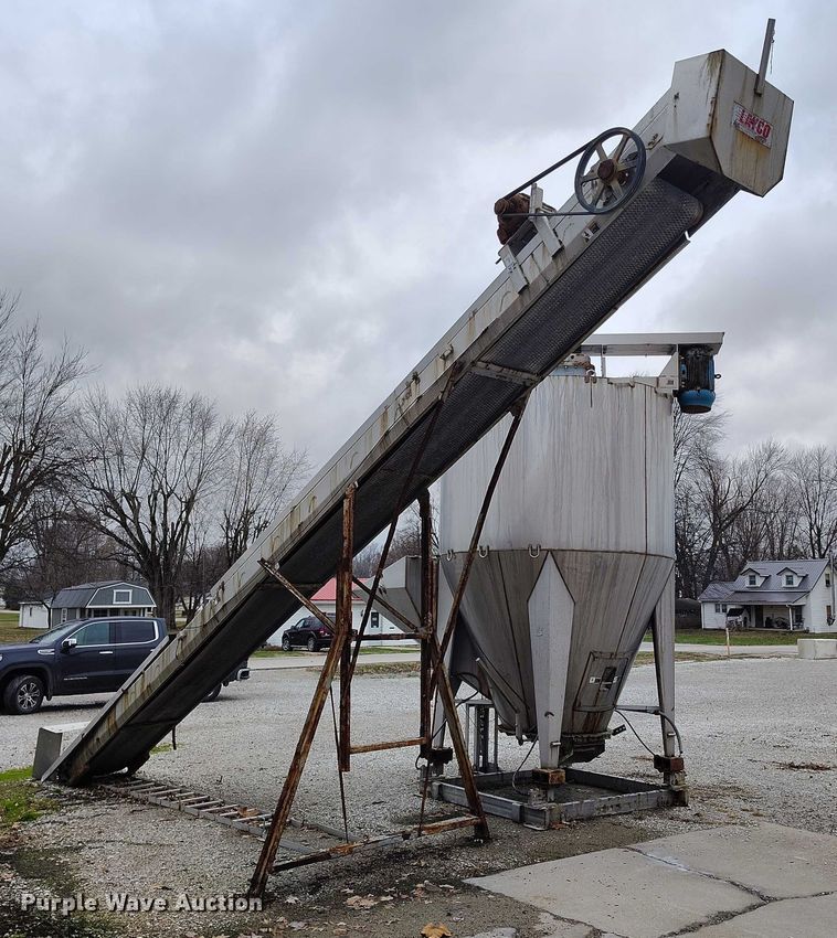 image for item IH9392 Yargus vertical fertilizer blender