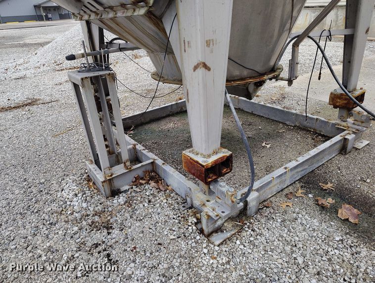 image for item IH9392 Yargus vertical fertilizer blender