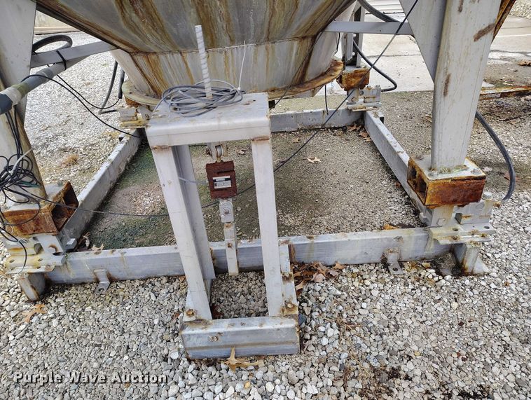 image for item IH9392 Yargus vertical fertilizer blender