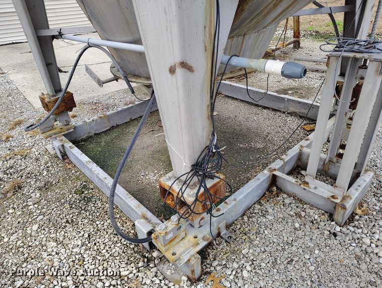 image for item IH9392 Yargus vertical fertilizer blender