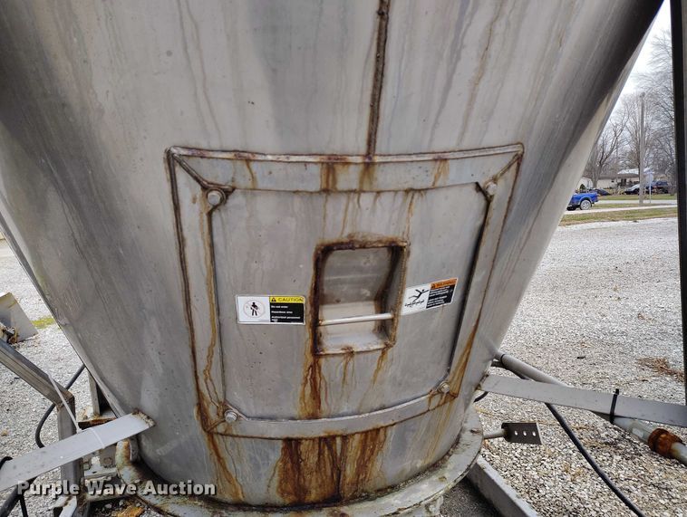 image for item IH9392 Yargus vertical fertilizer blender