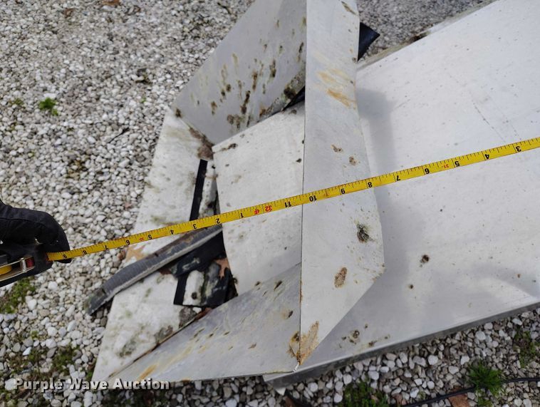 image for item IH9392 Yargus vertical fertilizer blender