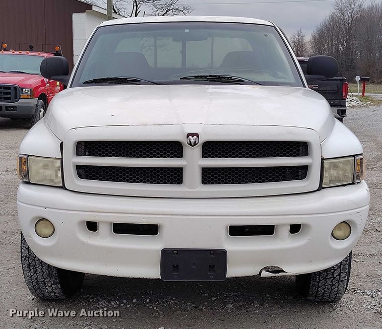 image for item IH9393 2001 Dodge Ram 2500 Ext. Cab pickup truck
