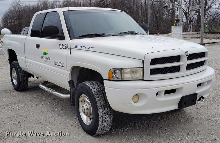 image for item IH9393 2001 Dodge Ram 2500 Ext. Cab pickup truck