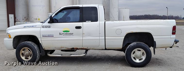 image for item IH9393 2001 Dodge Ram 2500 Ext. Cab pickup truck