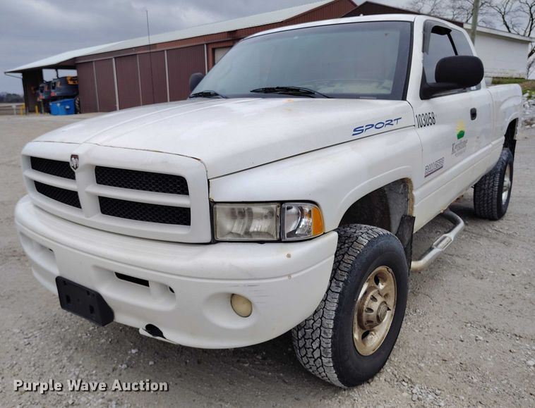 image for item IH9393 2001 Dodge Ram 2500 Ext. Cab pickup truck