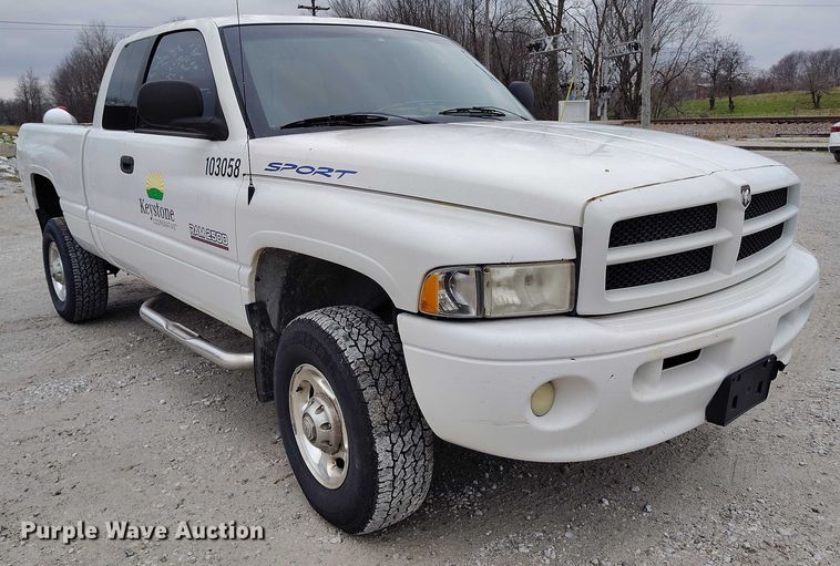 image for item IH9393 2001 Dodge Ram 2500 Ext. Cab pickup truck