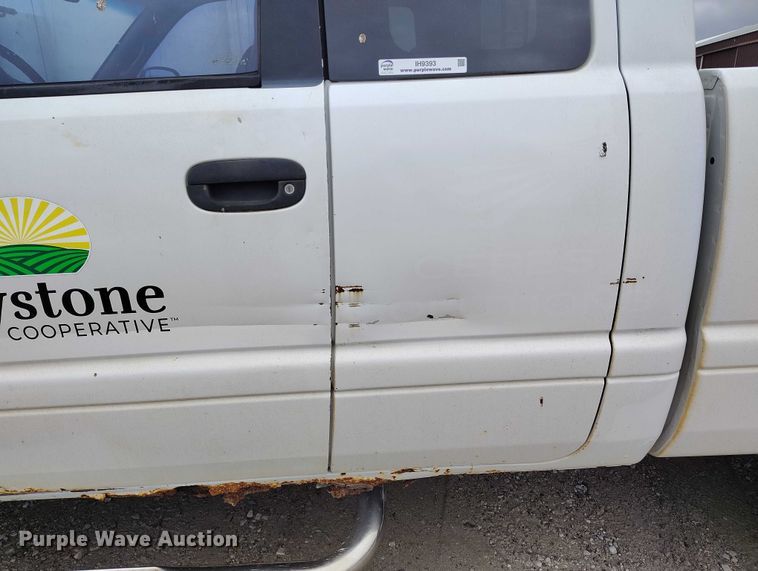 image for item IH9393 2001 Dodge Ram 2500 Ext. Cab pickup truck