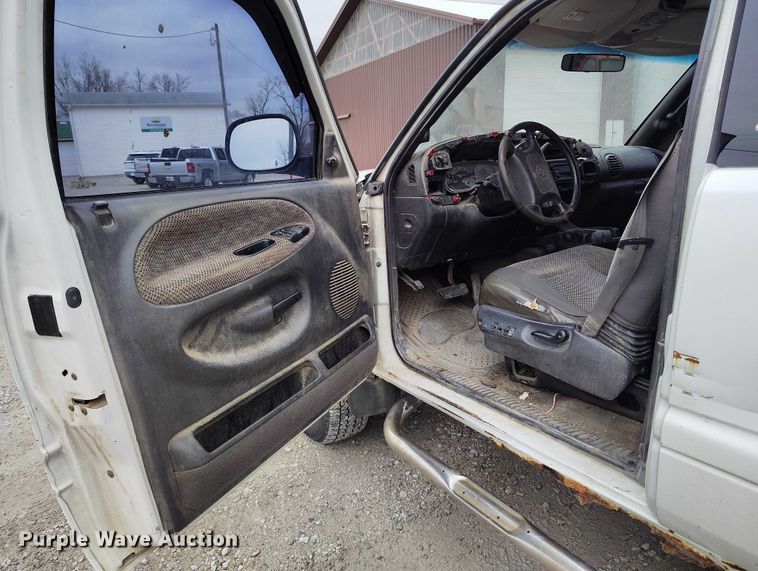 image for item IH9393 2001 Dodge Ram 2500 Ext. Cab pickup truck