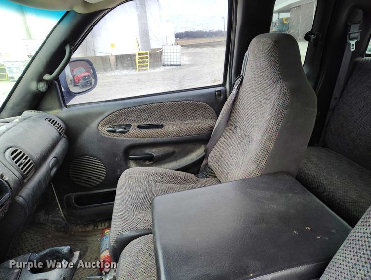 image for item IH9393 2001 Dodge Ram 2500 Ext. Cab pickup truck