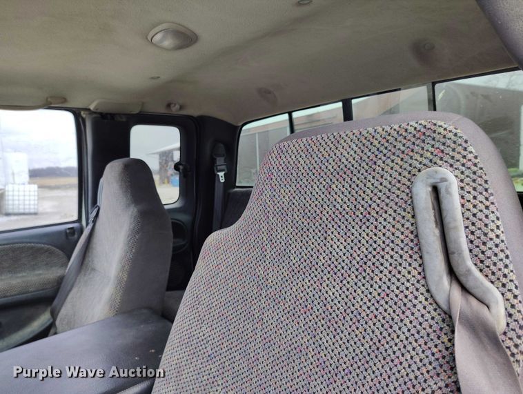 image for item IH9393 2001 Dodge Ram 2500 Ext. Cab pickup truck