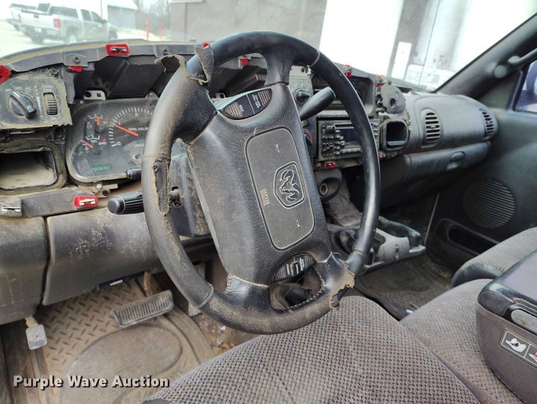 image for item IH9393 2001 Dodge Ram 2500 Ext. Cab pickup truck