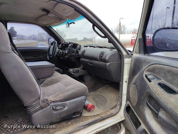 image for item IH9393 2001 Dodge Ram 2500 Ext. Cab pickup truck