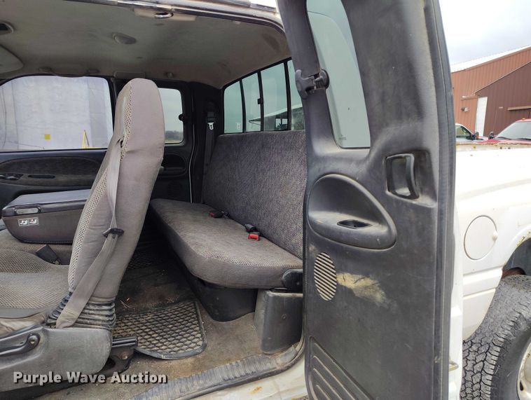 image for item IH9393 2001 Dodge Ram 2500 Ext. Cab pickup truck