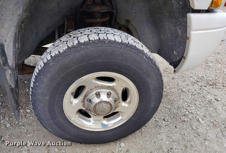 image for item IH9393 2001 Dodge Ram 2500 Ext. Cab pickup truck