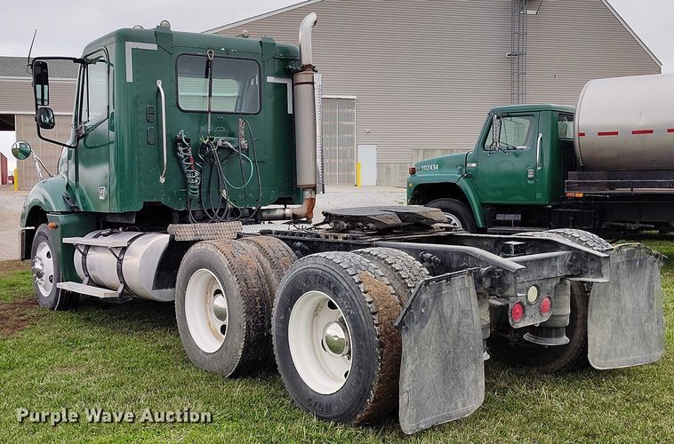 image for item IH9394 2006 Freightliner Columbia semi truck