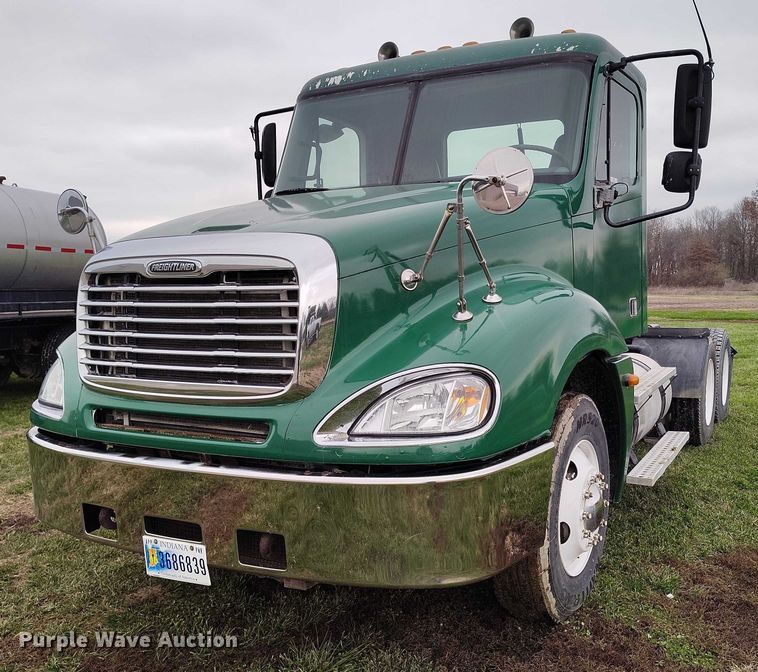 image for item IH9394 2006 Freightliner Columbia semi truck