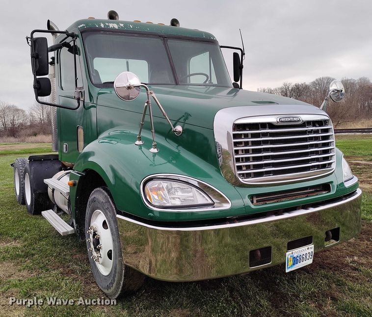 image for item IH9394 2006 Freightliner Columbia semi truck