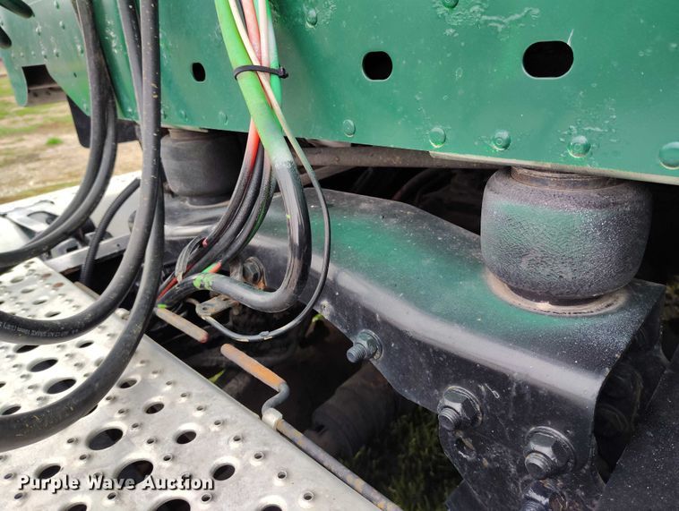 image for item IH9394 2006 Freightliner Columbia semi truck