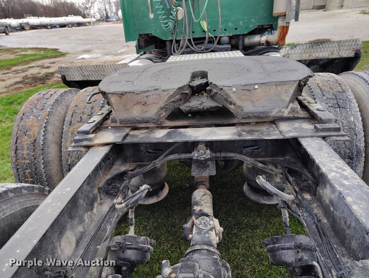 image for item IH9394 2006 Freightliner Columbia semi truck