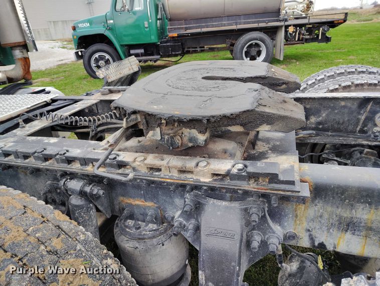 image for item IH9394 2006 Freightliner Columbia semi truck