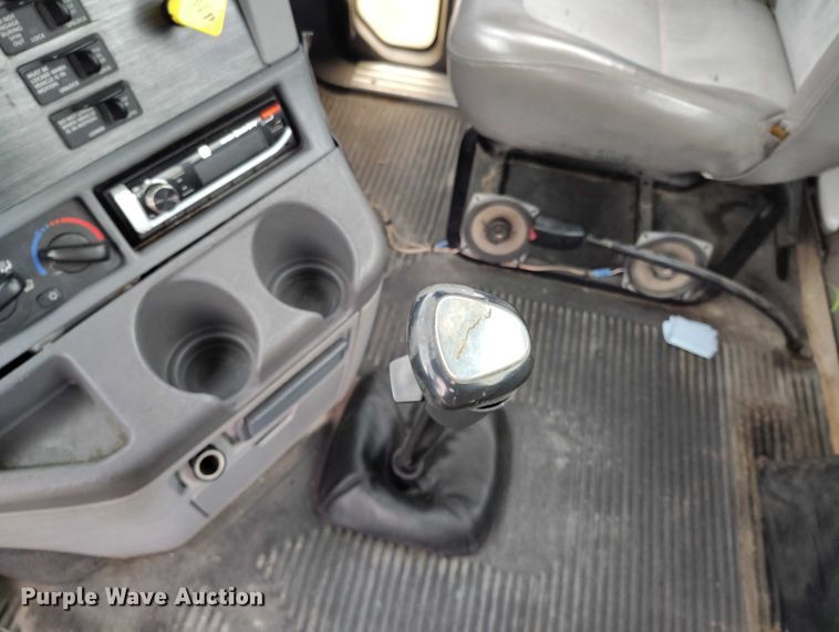 image for item IH9394 2006 Freightliner Columbia semi truck