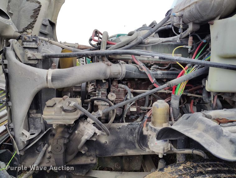 image for item IH9394 2006 Freightliner Columbia semi truck