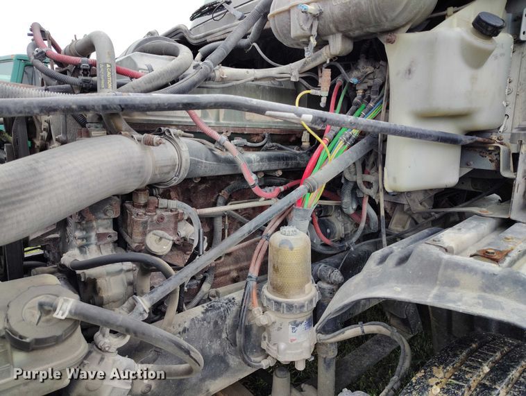 image for item IH9394 2006 Freightliner Columbia semi truck