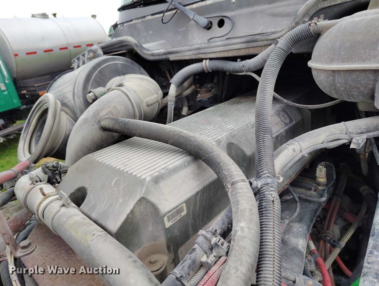 image for item IH9394 2006 Freightliner Columbia semi truck