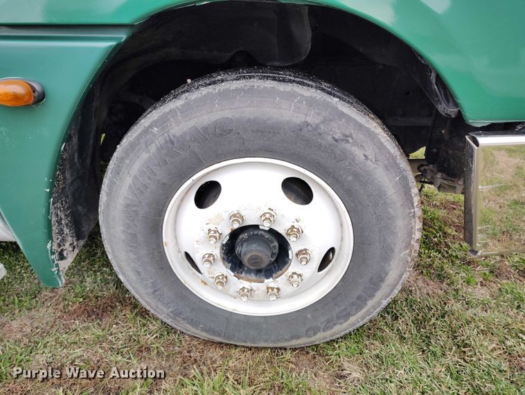 image for item IH9394 2006 Freightliner Columbia semi truck