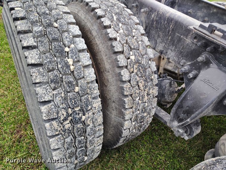 image for item IH9394 2006 Freightliner Columbia semi truck