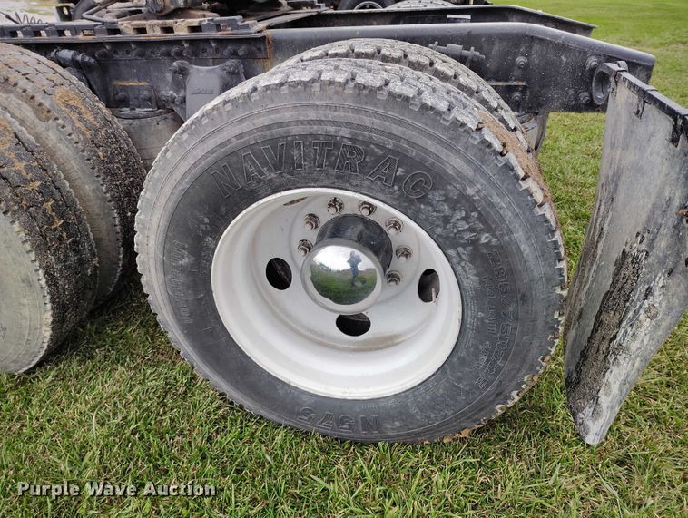 image for item IH9394 2006 Freightliner Columbia semi truck