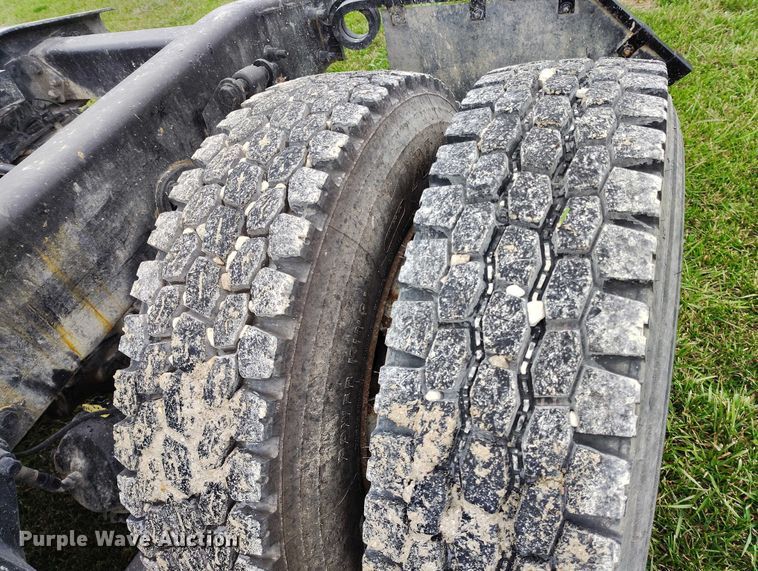 image for item IH9394 2006 Freightliner Columbia semi truck