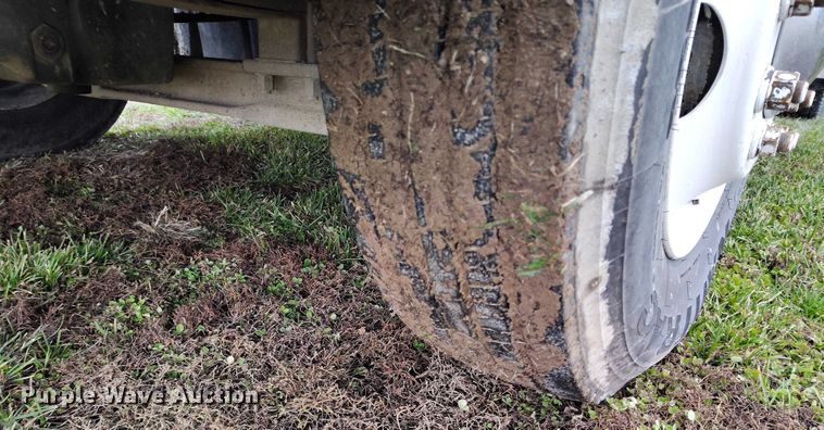 image for item IH9394 2006 Freightliner Columbia semi truck