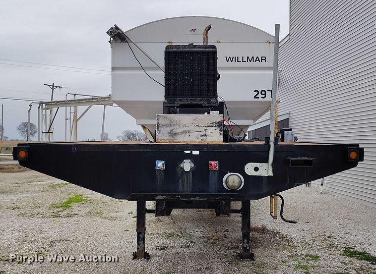 image for item IH9399 2014 Willmar Side Shooter 24 fertilizer delivery trailer