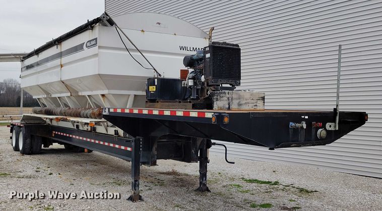 image for item IH9399 2014 Willmar Side Shooter 24 fertilizer delivery trailer