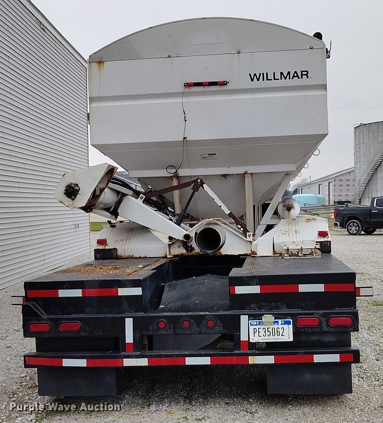 image for item IH9399 2014 Willmar Side Shooter 24 fertilizer delivery trailer