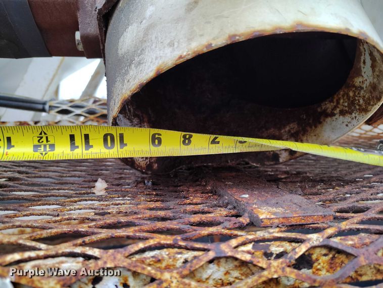 image for item IH9399 2014 Willmar Side Shooter 24 fertilizer delivery trailer