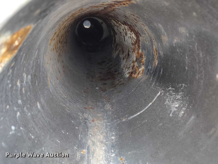 image for item IH9399 2014 Willmar Side Shooter 24 fertilizer delivery trailer