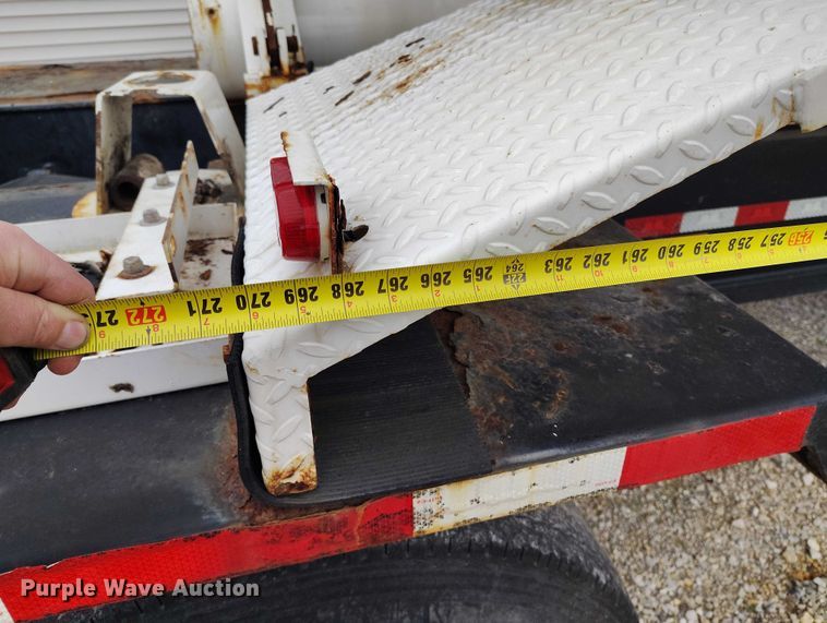 image for item IH9399 2014 Willmar Side Shooter 24 fertilizer delivery trailer