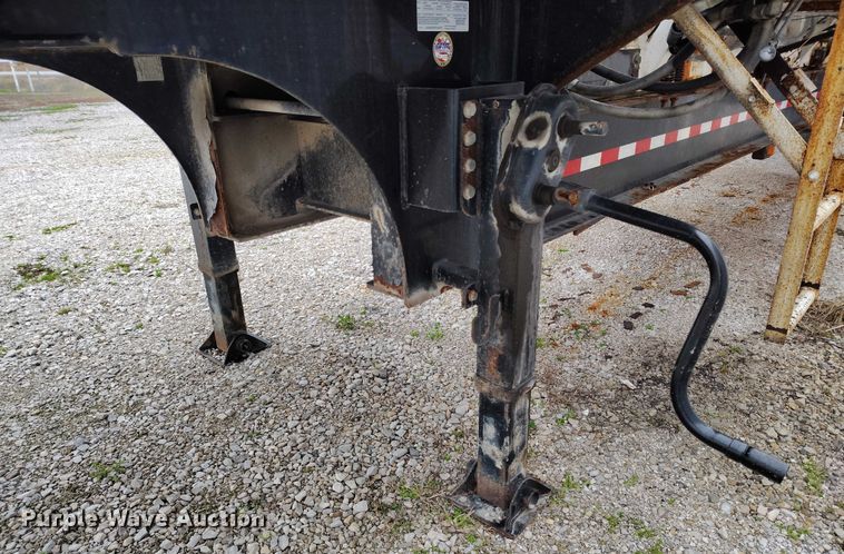 image for item IH9399 2014 Willmar Side Shooter 24 fertilizer delivery trailer