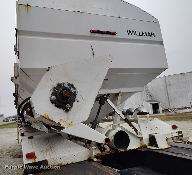 image for item IH9399 2014 Willmar Side Shooter 24 fertilizer delivery trailer