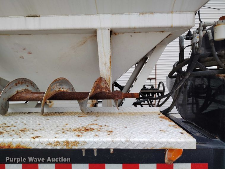 image for item IH9399 2014 Willmar Side Shooter 24 fertilizer delivery trailer