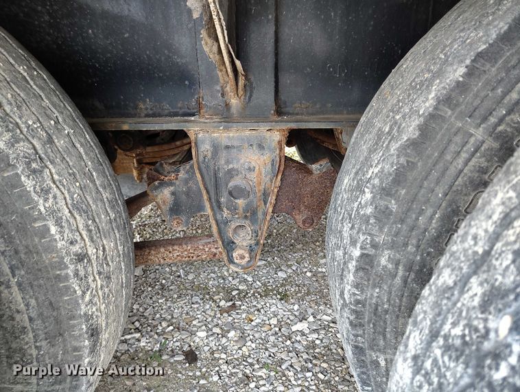 image for item IH9399 2014 Willmar Side Shooter 24 fertilizer delivery trailer