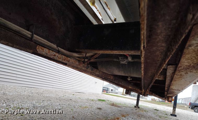 image for item IH9399 2014 Willmar Side Shooter 24 fertilizer delivery trailer