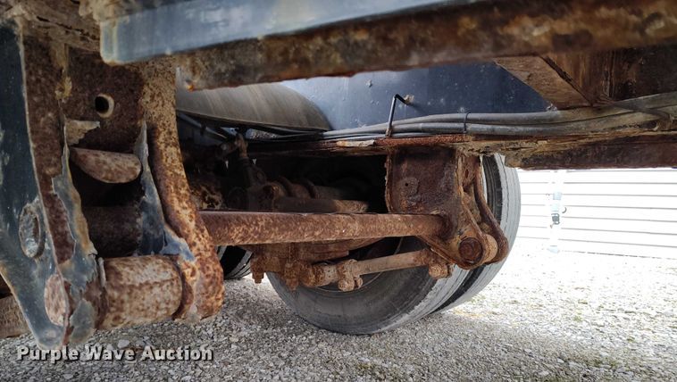 image for item IH9399 2014 Willmar Side Shooter 24 fertilizer delivery trailer