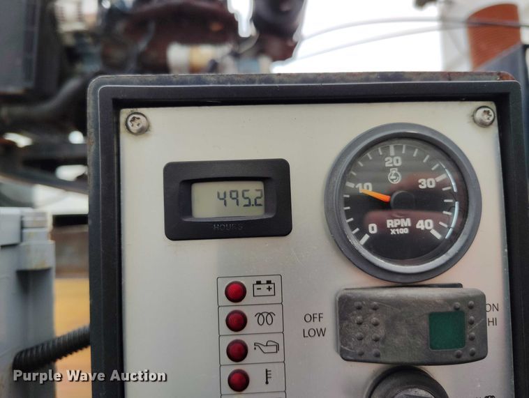 image for item IH9399 2014 Willmar Side Shooter 24 fertilizer delivery trailer